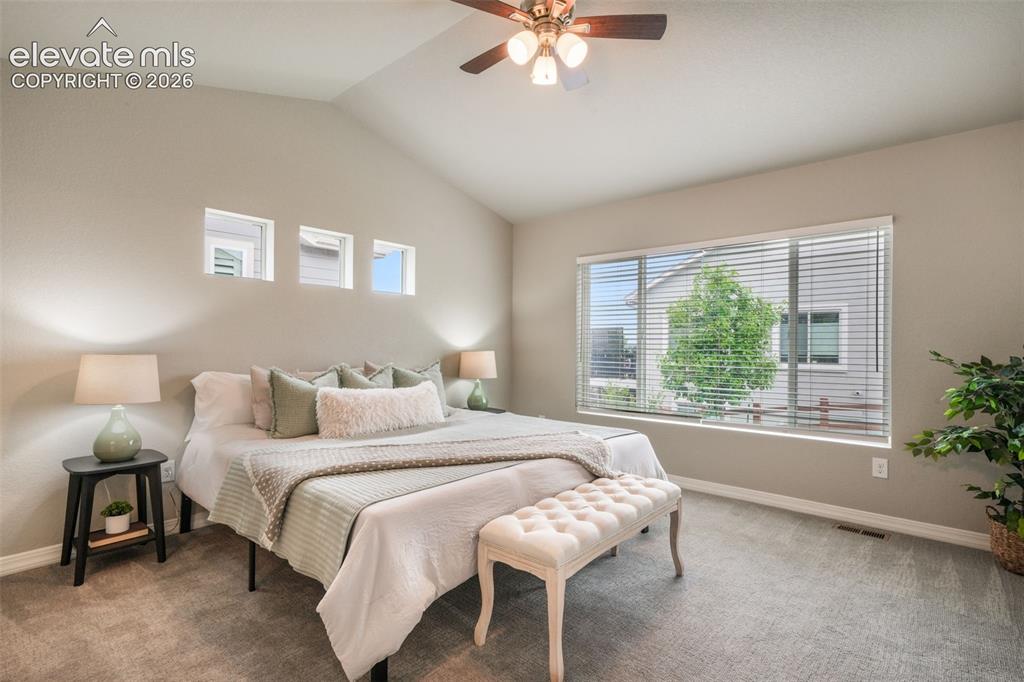 Image 21 of 49: Spacious bedroom