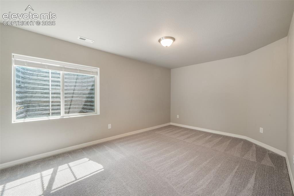 Image 41 of 49: Spacious room