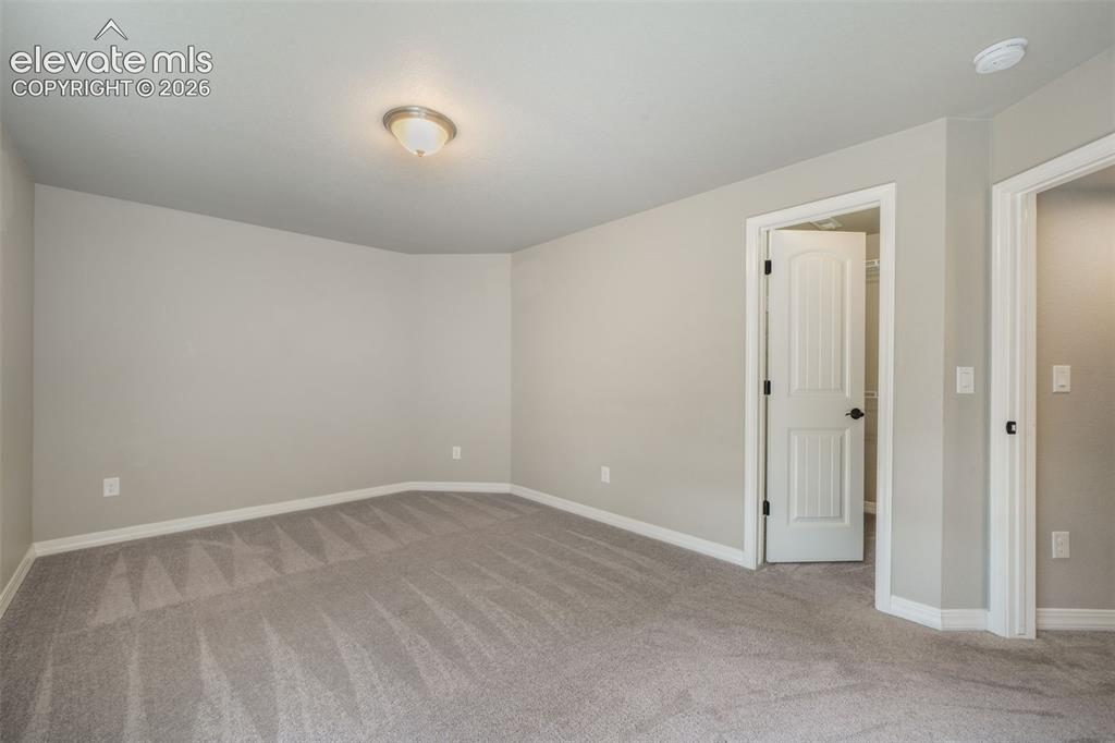 Image 43 of 49: Spacious room