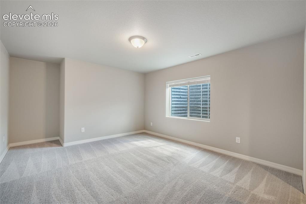 Image 44 of 49: Spacious room