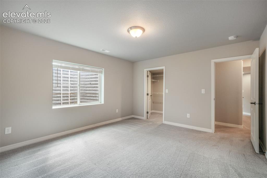 Image 45 of 49: Spacious room