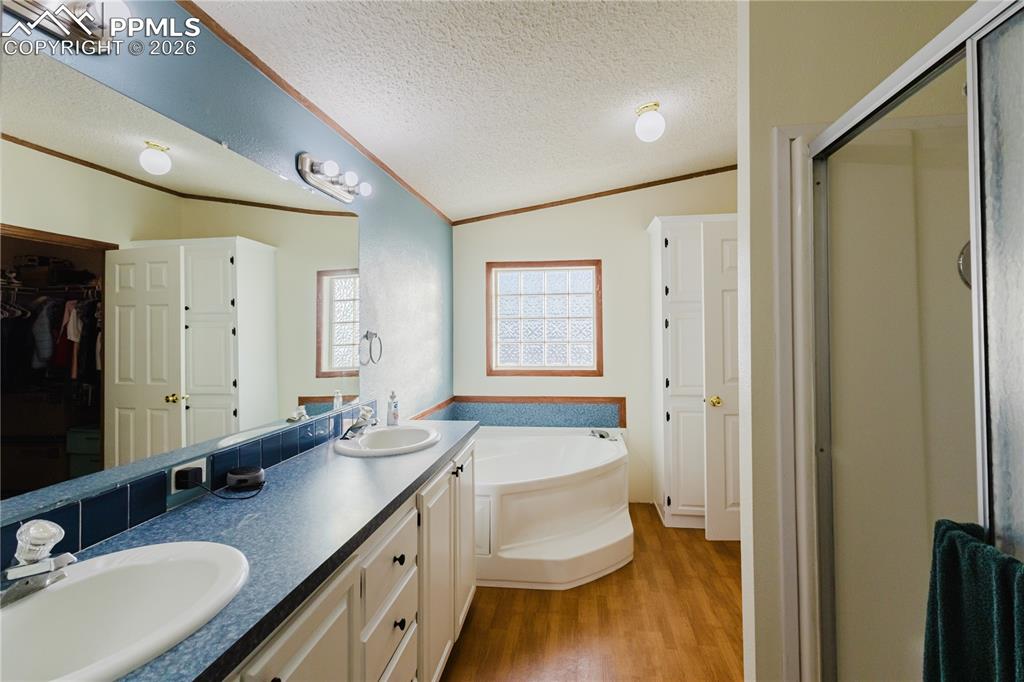 Image 10 of 22: Bathroom