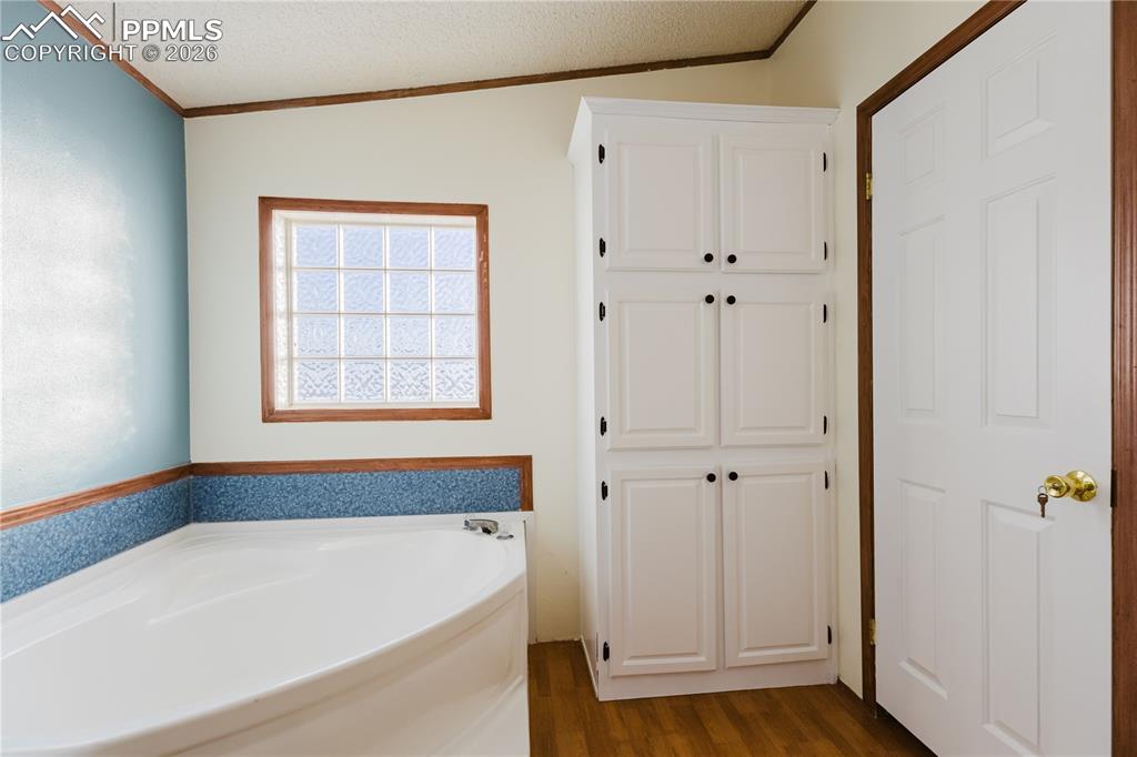 Image 12 of 22: Bathroom