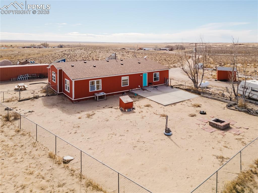 Image 19 of 22: Back of Structure