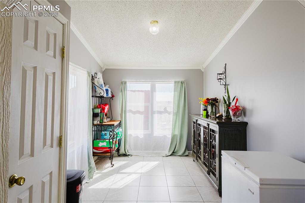 Image 7 of 22: Dining Room