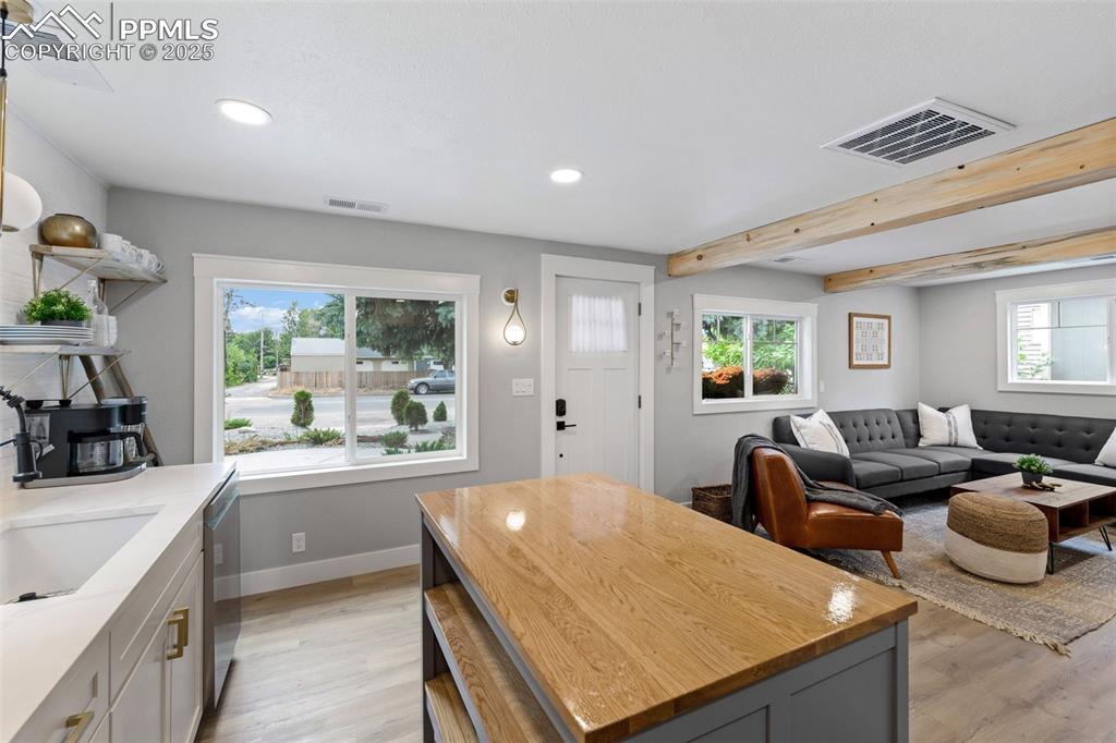 Image 7 of 15: Lots of space in kitchen 