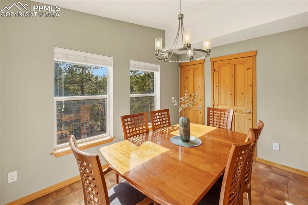 Image 10 of 47: Dining Area