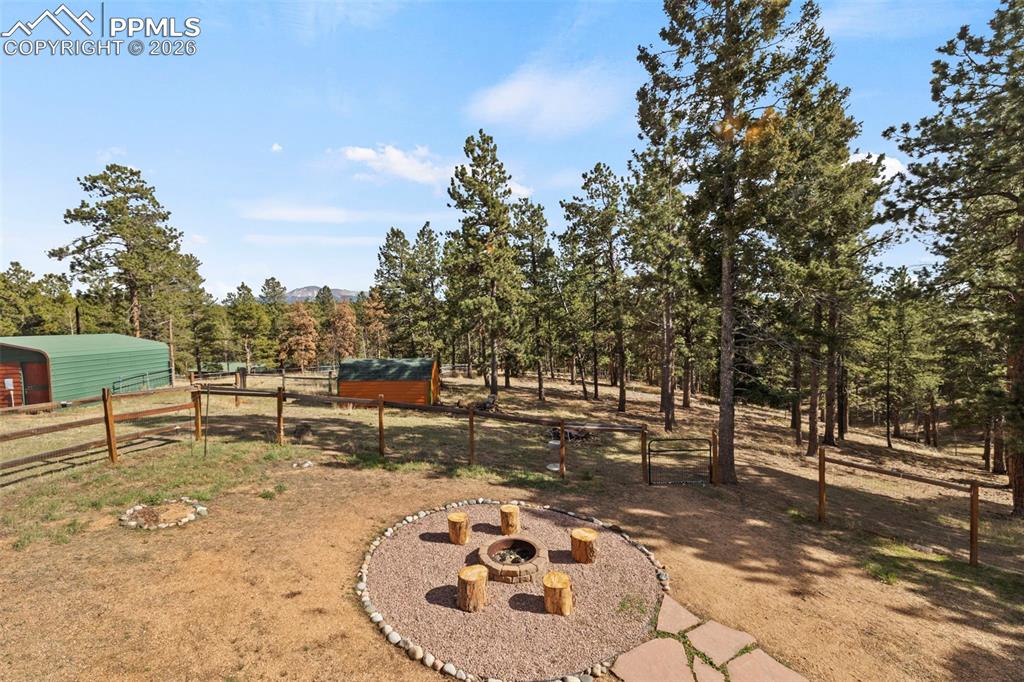 Image 29 of 47: Yard