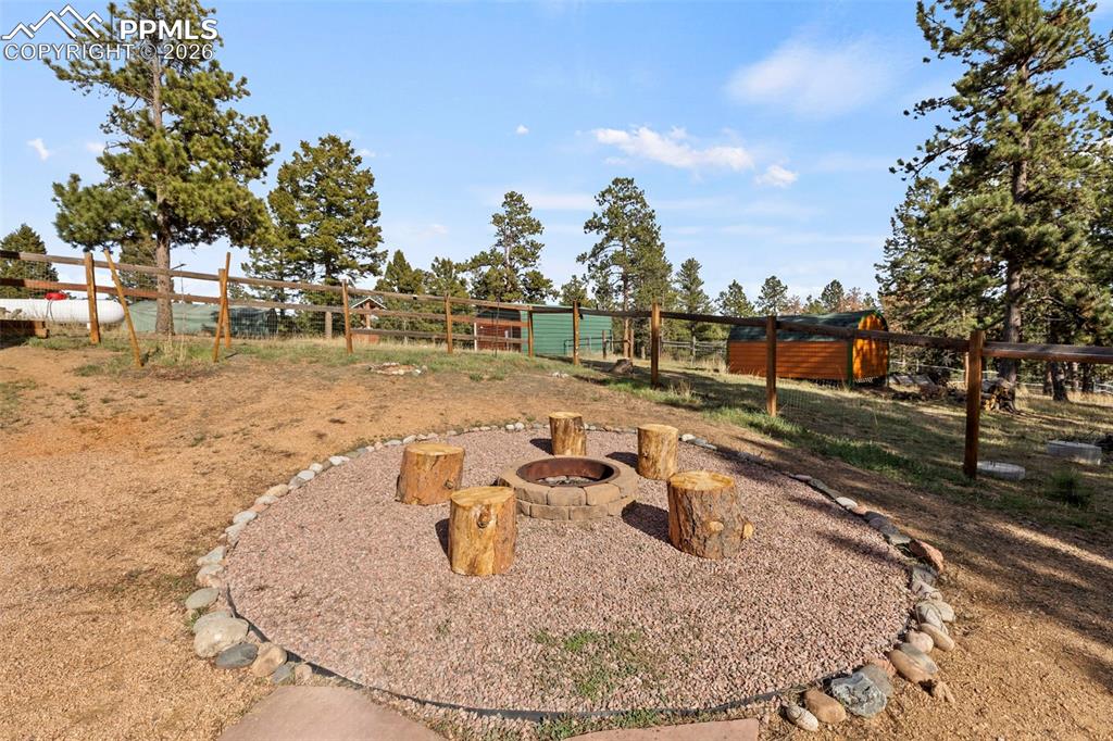 Image 33 of 47: Yard