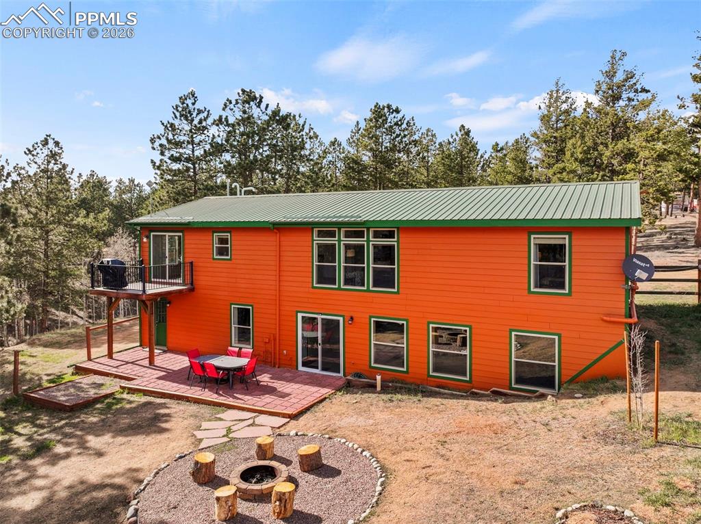 Image 46 of 47: Back of Structure