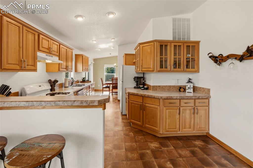 Image 6 of 47: Kitchen