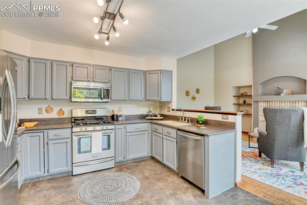 Image 11 of 49: Kitchen