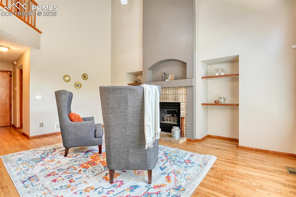 Image 16 of 49: Sitting Room