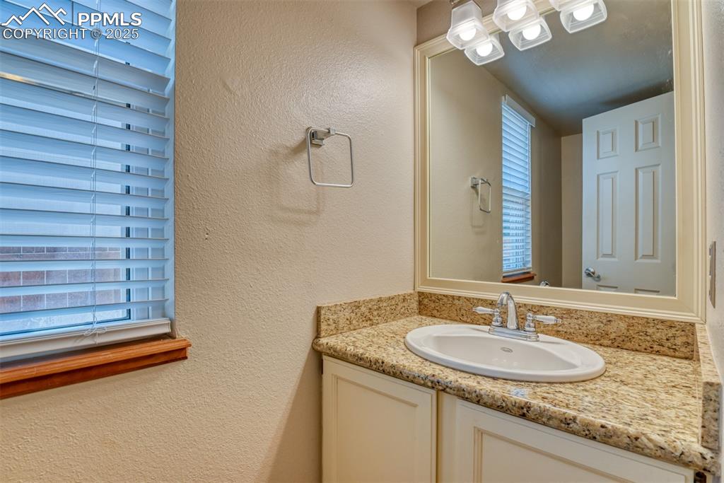 Image 19 of 49: Bathroom