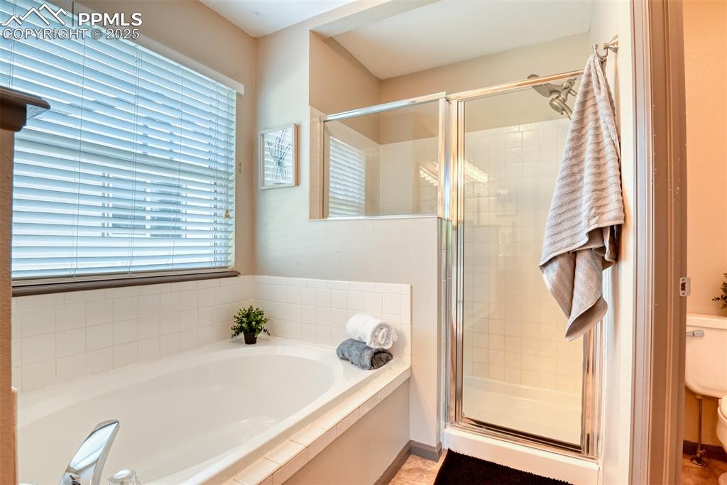 Image 38 of 49: Bathroom