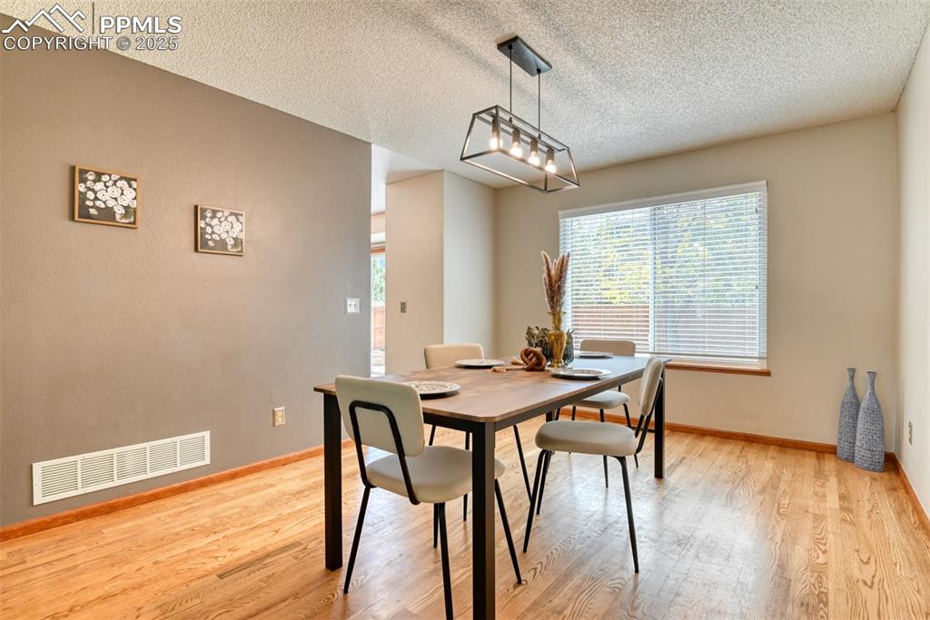 Image 9 of 49: Dining Area