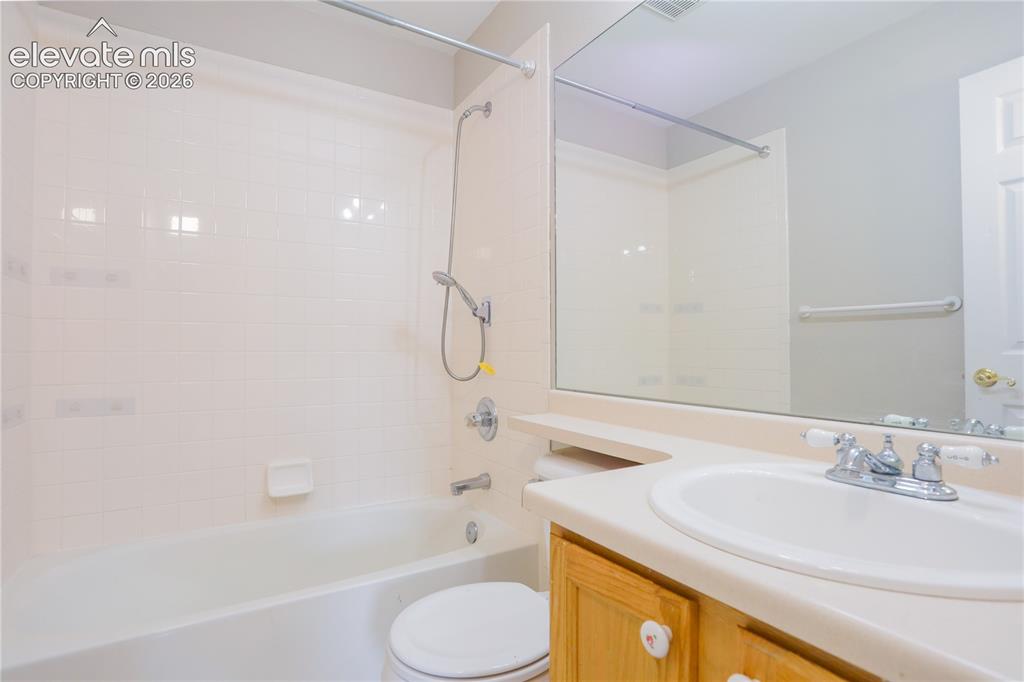 Image 15 of 39: Bathroom