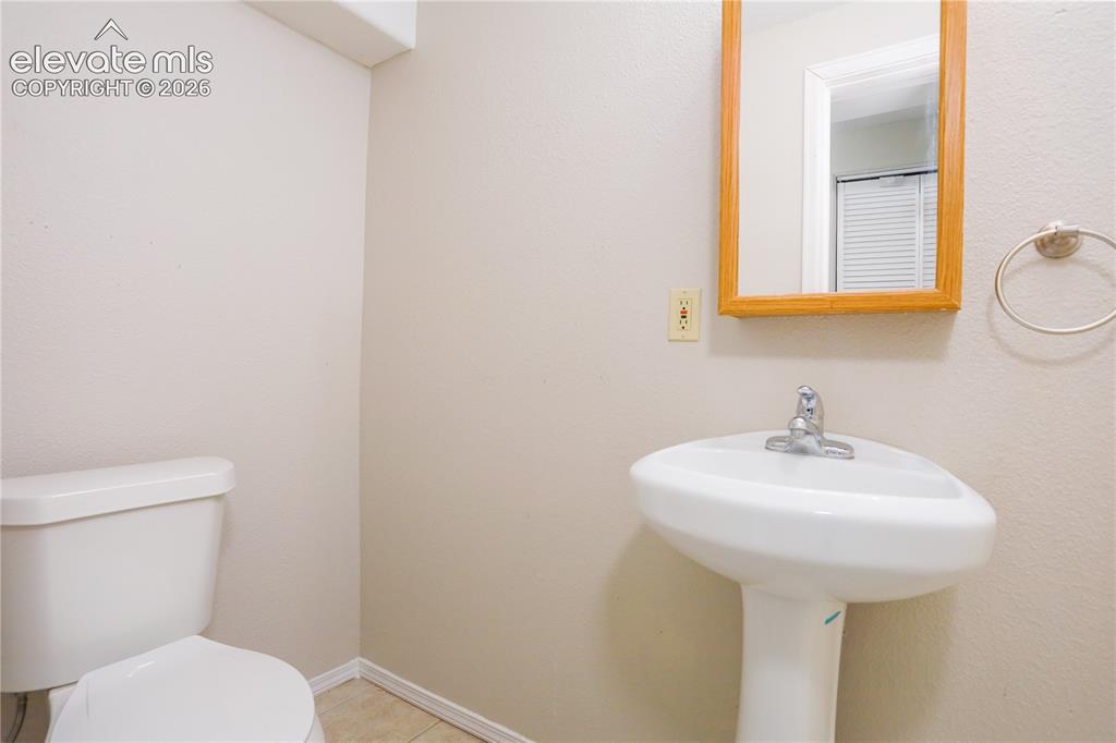 Image 32 of 39: Bathroom