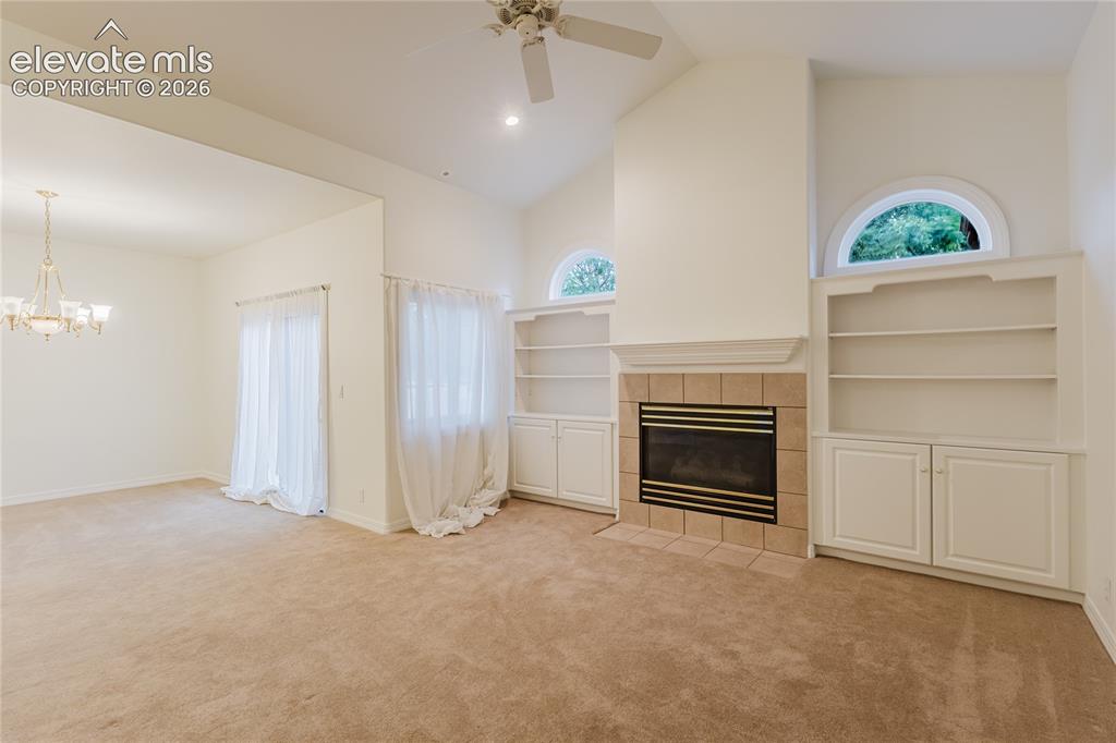 Image 19 of 48: Living Room