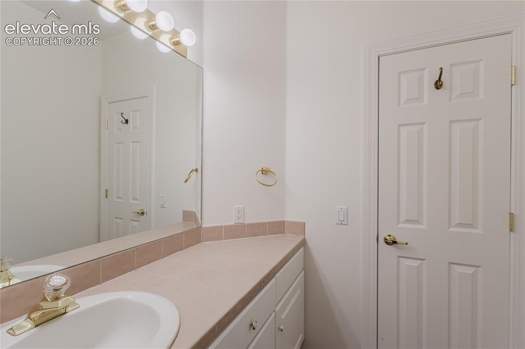 Image 29 of 48: Bathroom