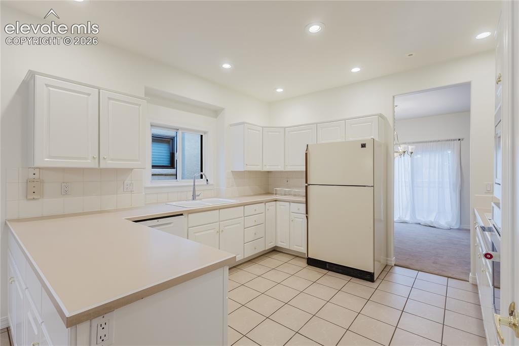 Image 9 of 48: Kitchen