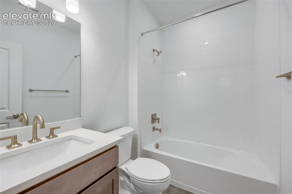 Image 13 of 25: Bathroom