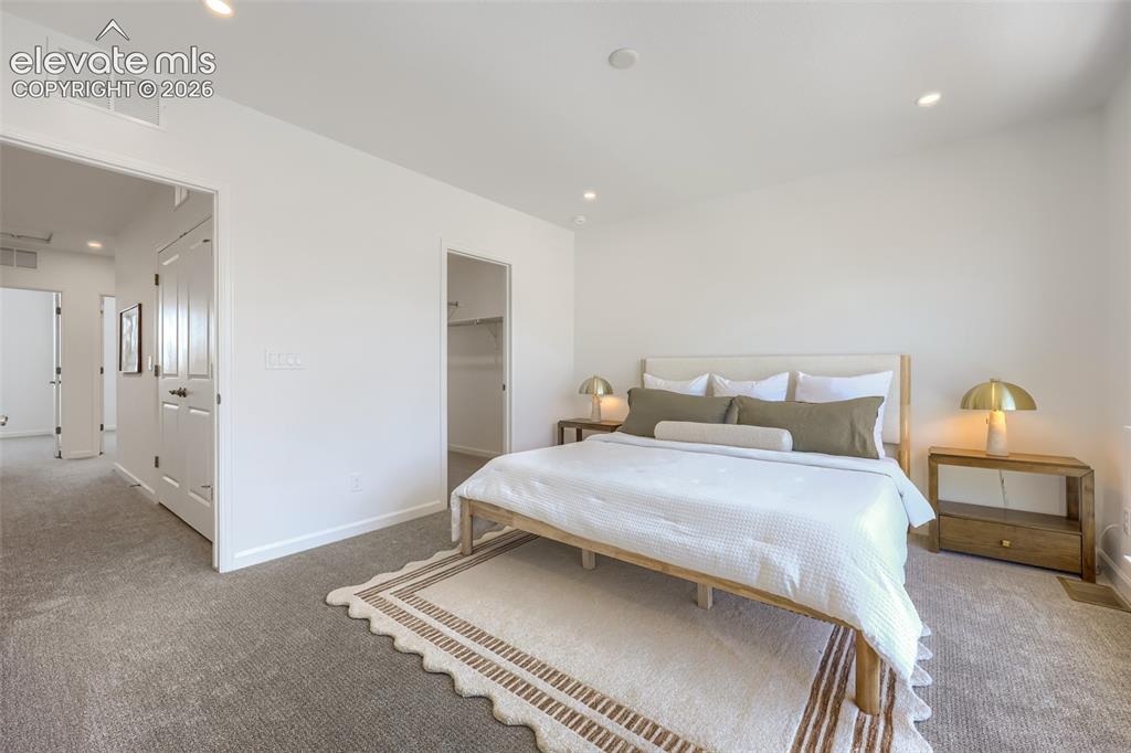 Image 15 of 25: Bedroom