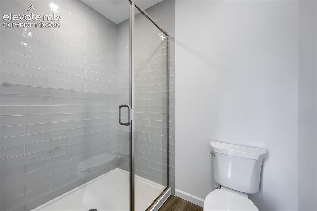 Image 19 of 25: Bathroom