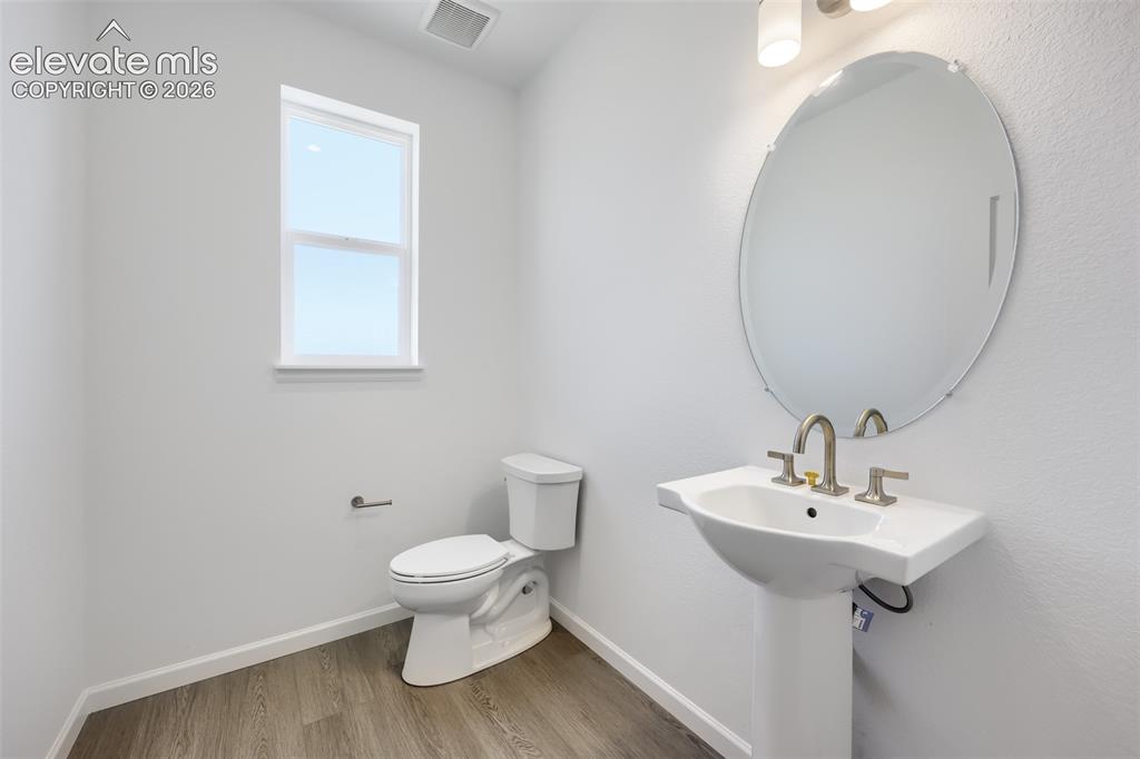 Image 22 of 25: Bathroom