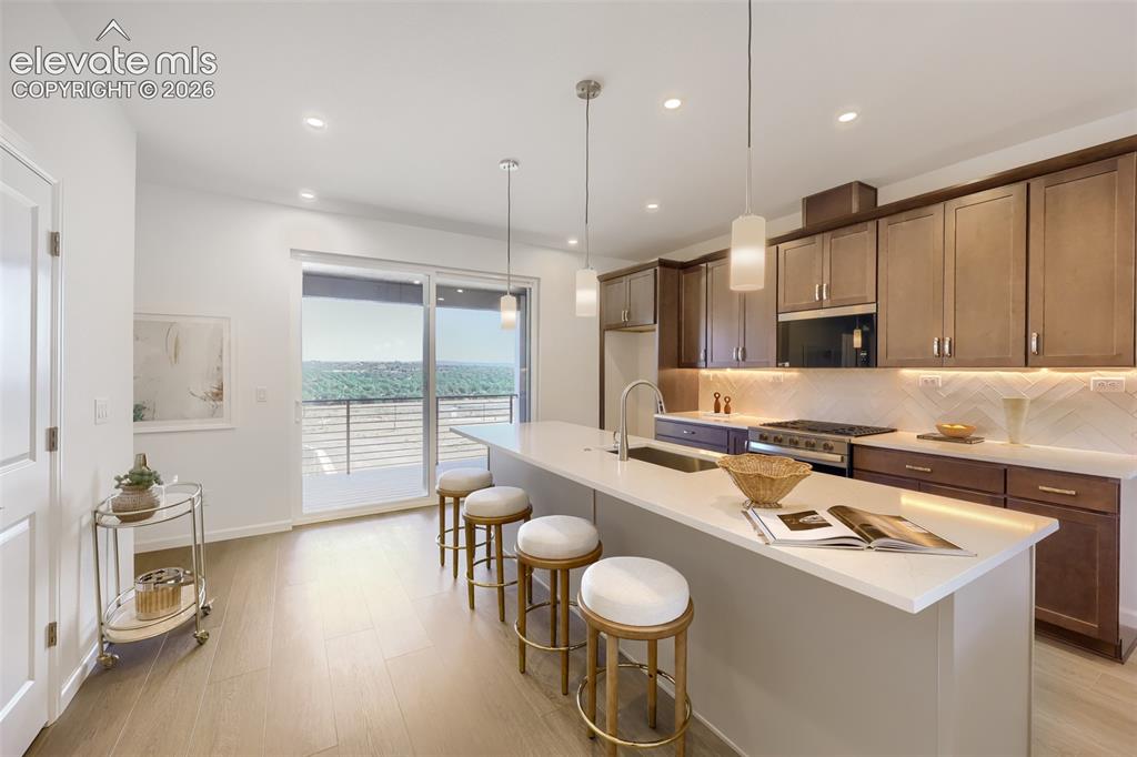Image 6 of 25: Kitchen