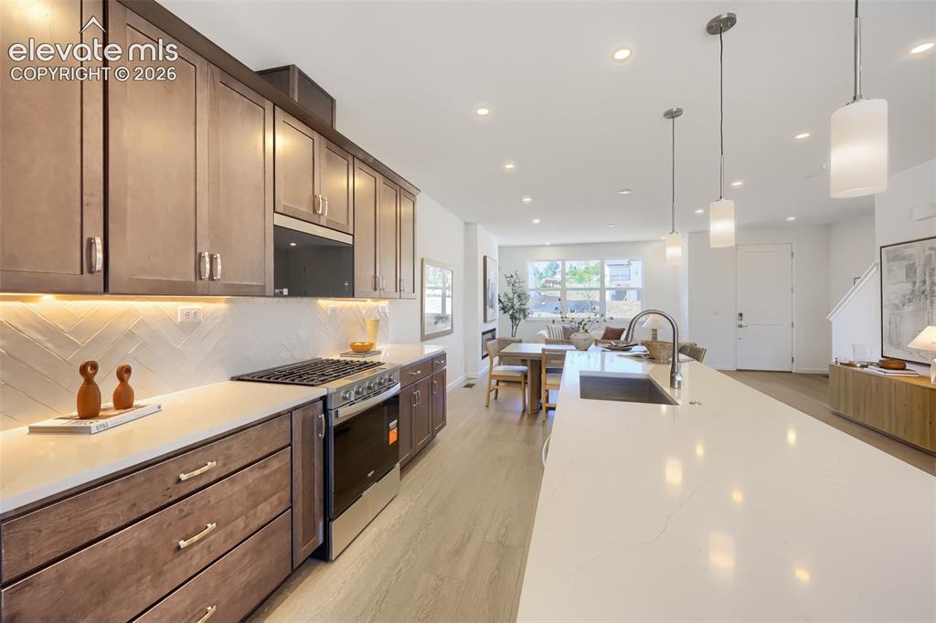Image 8 of 25: Kitchen