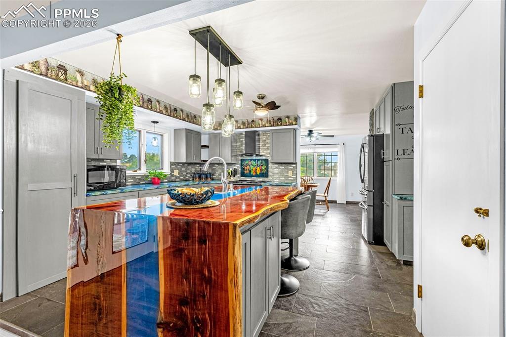 Image 13 of 45: Kitchen