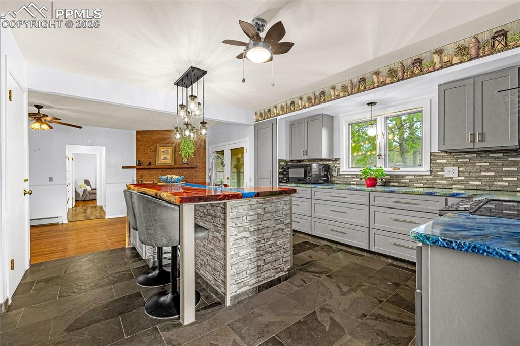 Image 14 of 45: Kitchen