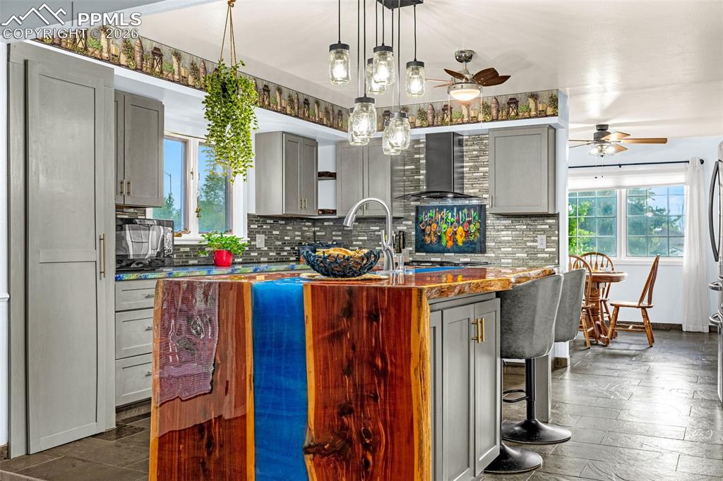 Image 18 of 45: Kitchen