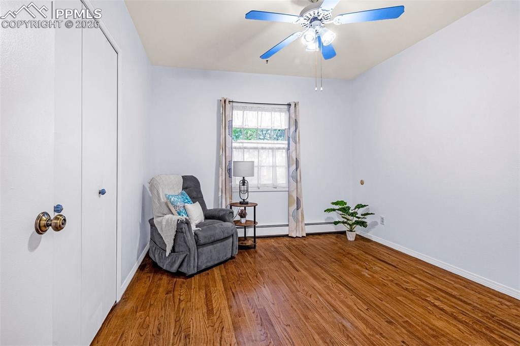 Image 19 of 45: Main Level Bedroom