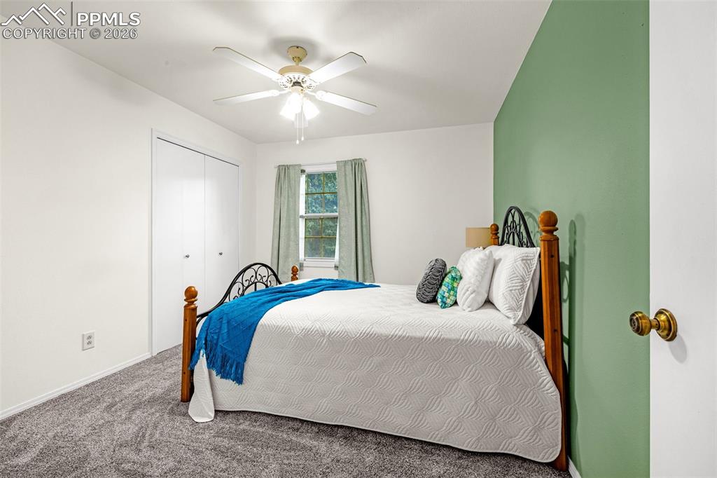 Image 22 of 45: Bedroom