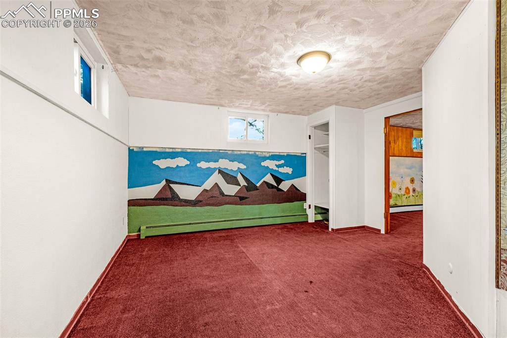 Image 32 of 45: Bedroom