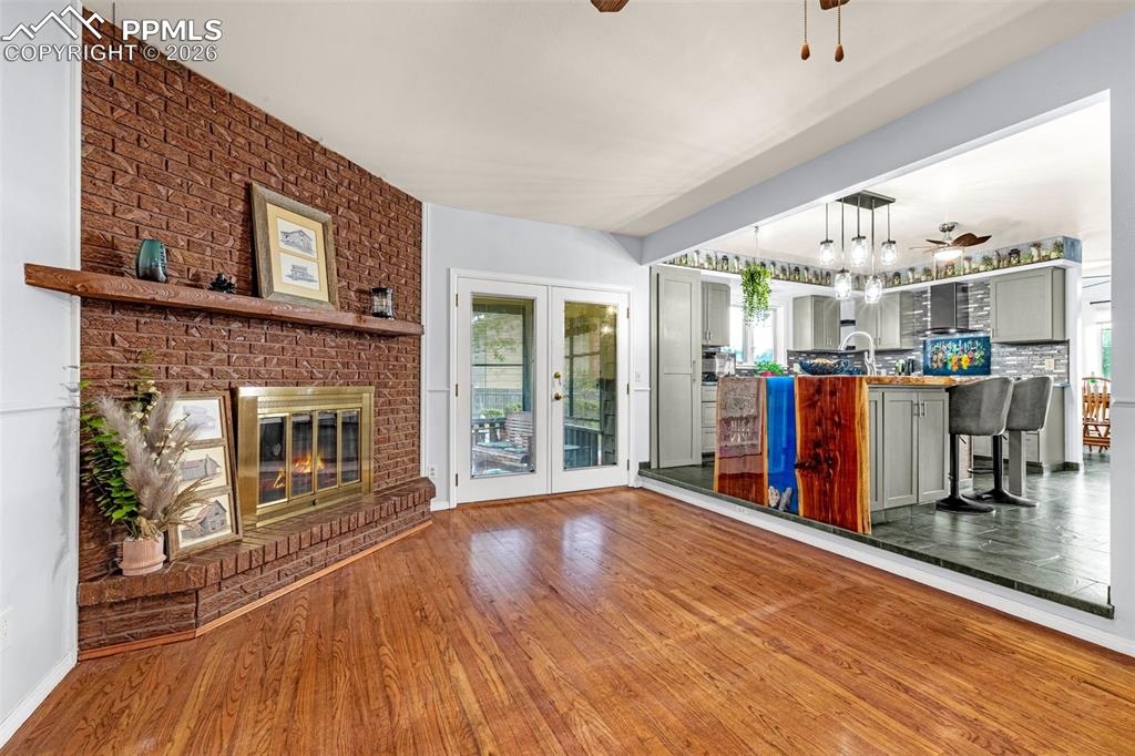 Image 4 of 45: Formal sitting room as you enter