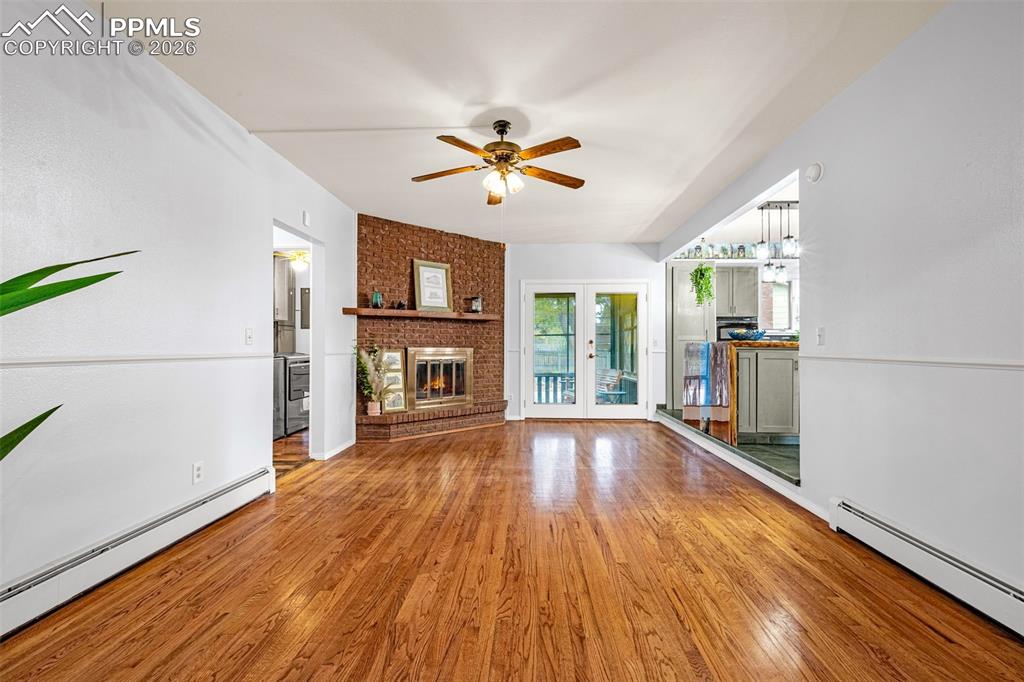 Image 5 of 45: Formal sitting room as you enter