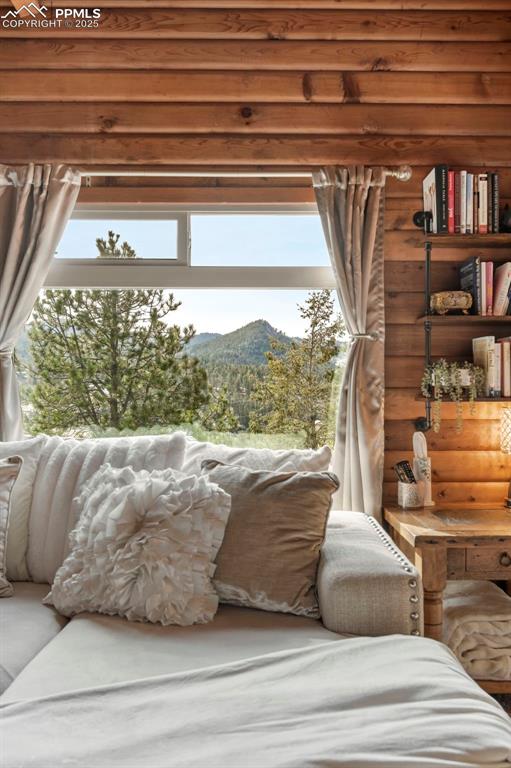 Image 10 of 39: Sitting Room