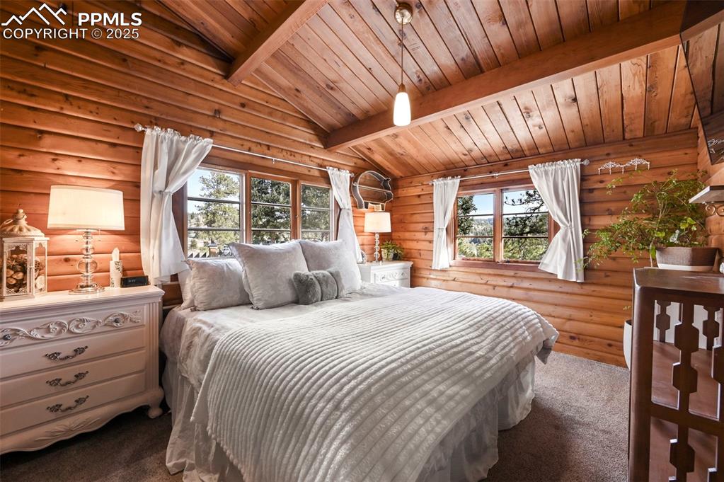 Image 16 of 39: Bedroom