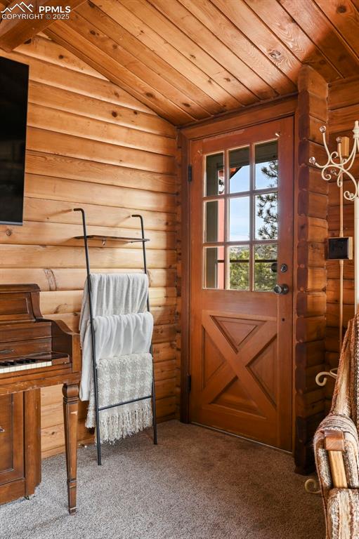 Image 4 of 39: Entry