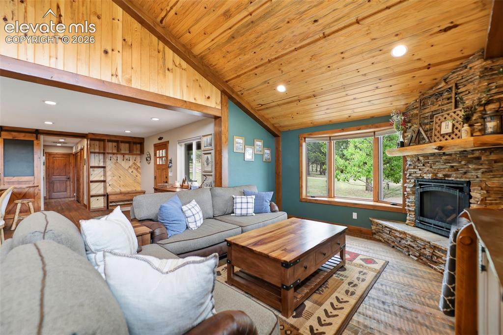Image 11 of 50: Living Room