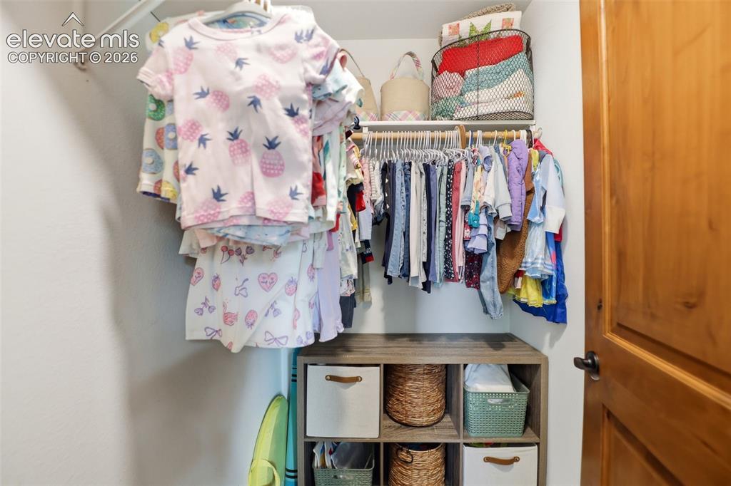 Image 19 of 50: Closet