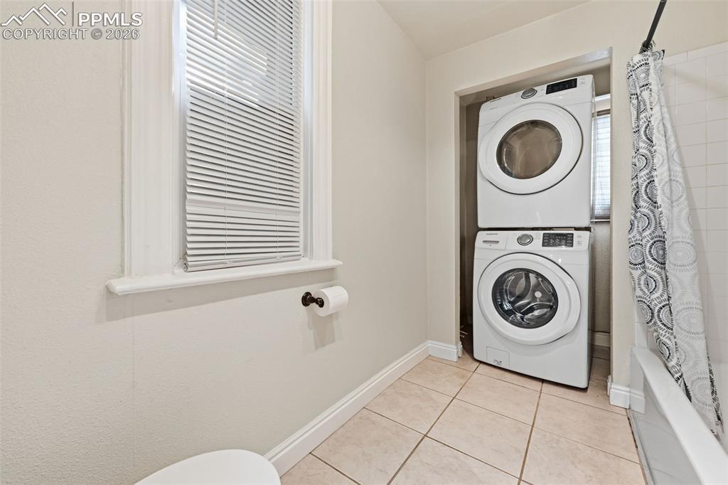 Image 16 of 34: Laundry