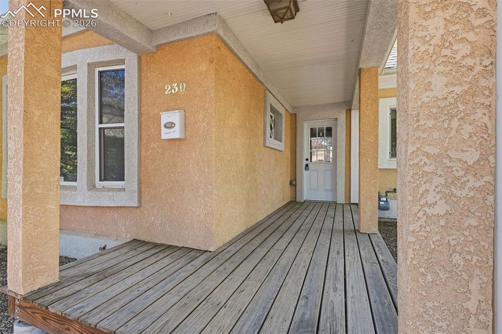 Image 4 of 34: Stucco siding