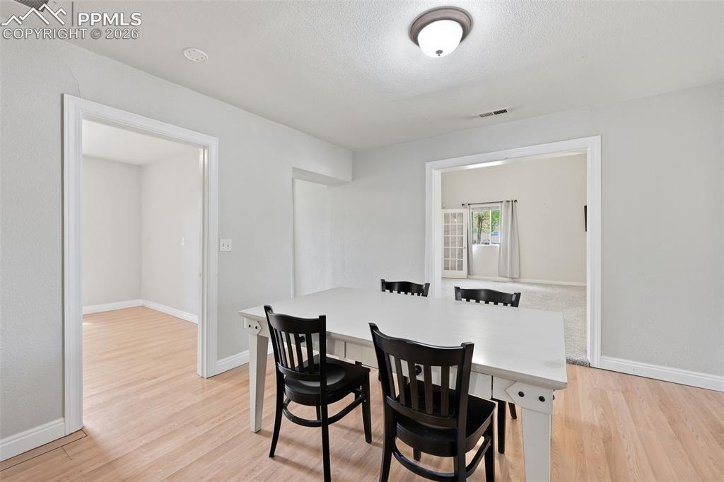 Image 6 of 34: Dining Area