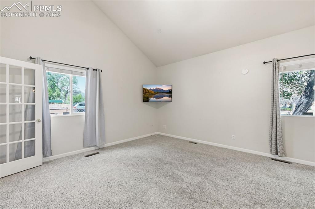 Image 8 of 34: Extra large living room
