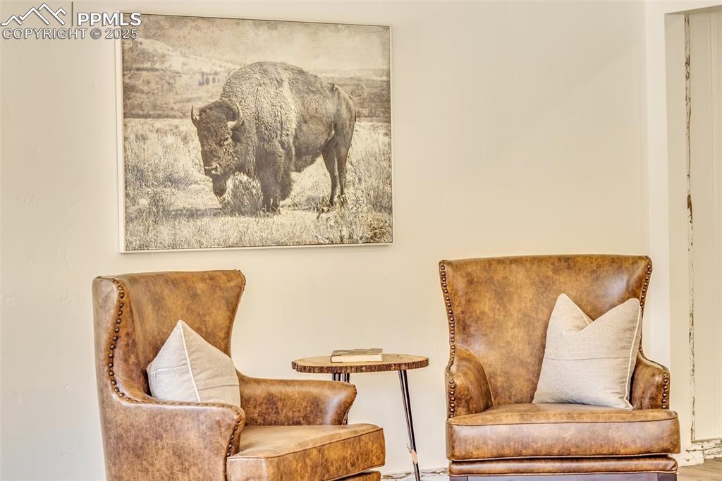 Image 11 of 33: Sitting Room