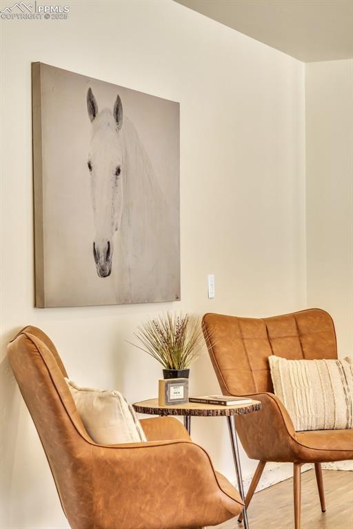 Image 14 of 33: Sitting Room